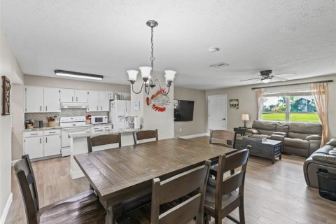 House in Lake Panasoffkee, Florida 3 bedrooms, 152.82 sq.m. № 1745272 - photo 11
