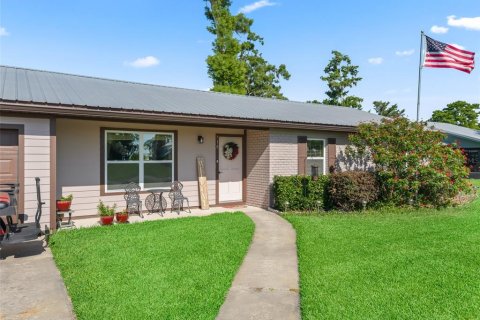 House in Lake Panasoffkee, Florida 3 bedrooms, 152.82 sq.m. № 1745272 - photo 6