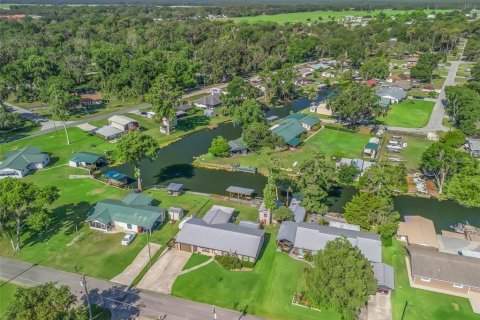 House in Lake Panasoffkee, Florida 3 bedrooms, 152.82 sq.m. № 1745272 - photo 5