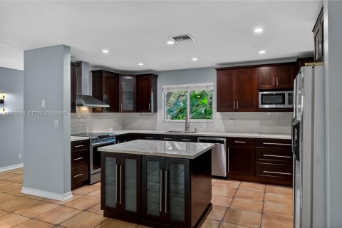 House in Palmetto Bay, Florida 3 bedrooms, 135.82 sq.m. № 2055441 - photo 11