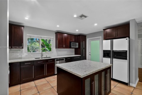 House in Palmetto Bay, Florida 3 bedrooms, 135.82 sq.m. № 2055441 - photo 12