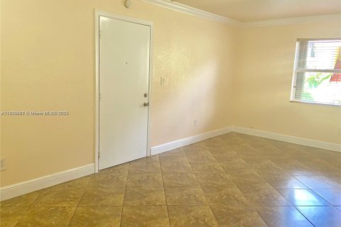 Condominio en alquiler en Hialeah, Florida, 1 dormitorio, 54.81 m2 № 1944503 - foto 5