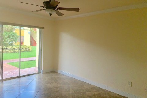 Condominio en alquiler en Hialeah, Florida, 1 dormitorio, 54.81 m2 № 1944503 - foto 11