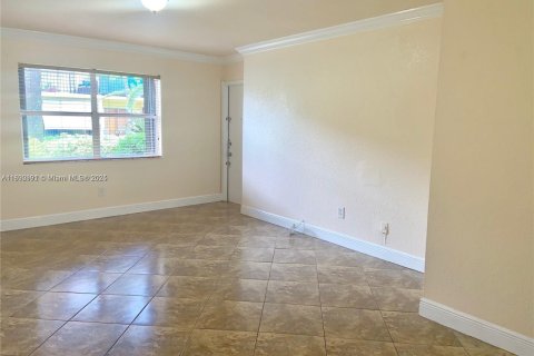 Condominio en alquiler en Hialeah, Florida, 1 dormitorio, 54.81 m2 № 1944503 - foto 4