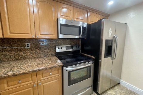 Condominio en alquiler en Hialeah, Florida, 1 dormitorio, 54.81 m2 № 1944503 - foto 8
