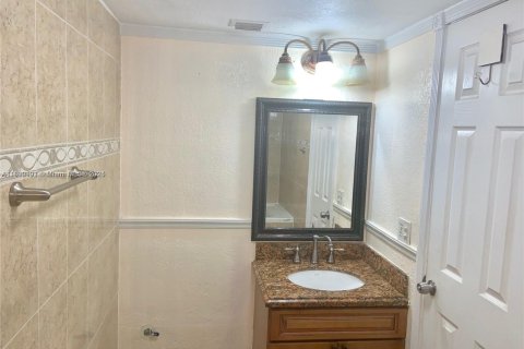 Condominio en alquiler en Hialeah, Florida, 1 dormitorio, 54.81 m2 № 1944503 - foto 18