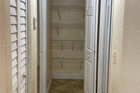 Condominio en alquiler en Hialeah, Florida, 1 dormitorio, 54.81 m2 № 1944503 - foto 15