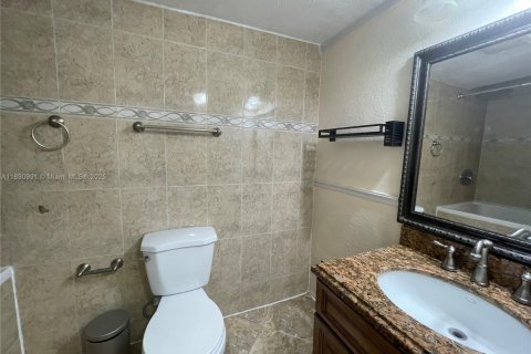 Condominio en alquiler en Hialeah, Florida, 1 dormitorio, 54.81 m2 № 1944503 - foto 17