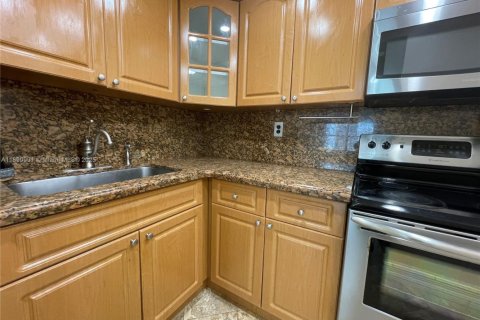 Condominio en alquiler en Hialeah, Florida, 1 dormitorio, 54.81 m2 № 1944503 - foto 9