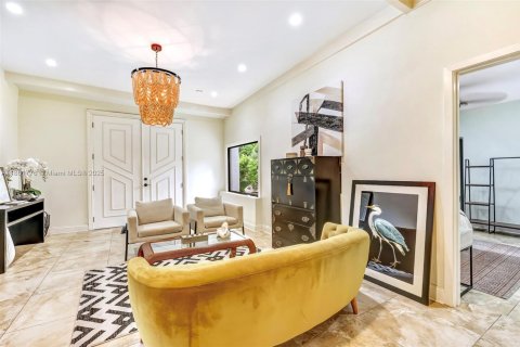 Villa ou maison à vendre à Miami, Floride: 4 chambres, 219.34 m2 № 1966249 - photo 4