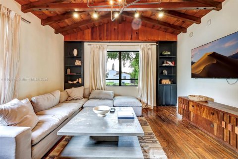 Villa ou maison à vendre à Miami, Floride: 4 chambres, 219.34 m2 № 1966249 - photo 8