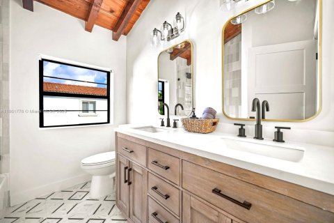 Villa ou maison à vendre à Miami, Floride: 4 chambres, 219.34 m2 № 1966249 - photo 28