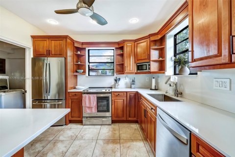 Villa ou maison à vendre à Miami, Floride: 4 chambres, 219.34 m2 № 1966249 - photo 14