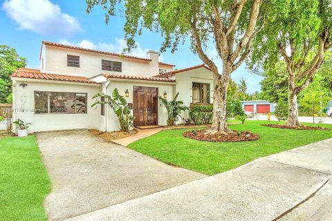 Villa ou maison à vendre à Miami, Floride: 4 chambres, 219.34 m2 № 1966249 - photo 2