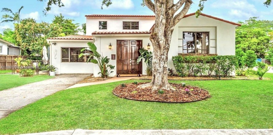 Villa ou maison à Miami, Floride 4 chambres, 219.34 m2 № 1966249