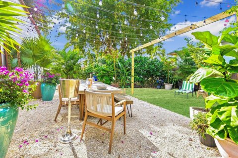 Villa ou maison à vendre à Miami, Floride: 4 chambres, 219.34 m2 № 1966249 - photo 18