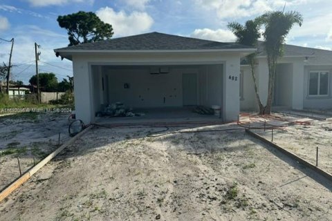 Casa en venta en Port St. Lucie, Florida, 4 dormitorios, 222.97 m2 № 1439955 - foto 1