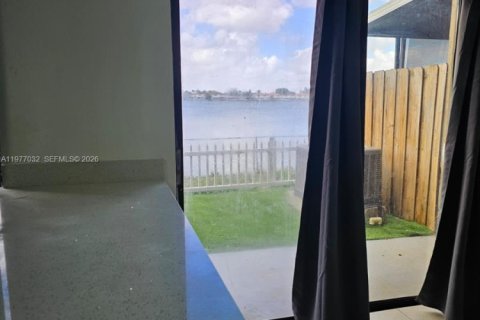Condo in Hialeah, Florida, 3 bedrooms  № 2042125 - photo 3