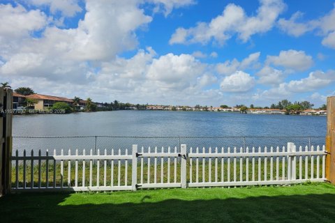 Condo in Hialeah, Florida, 3 bedrooms  № 2042125