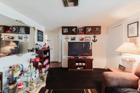 Villa ou maison à vendre à Port Richey, Floride: 3 chambres, 160.91 m2 № 2142517 - photo 16