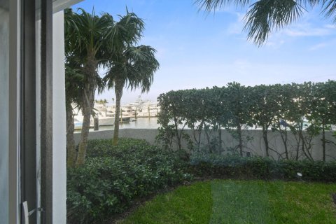 Condo in North Palm Beach, Florida, 2 bedrooms  № 2153722 - photo 15