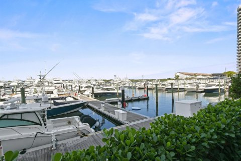 Condo in North Palm Beach, Florida, 2 bedrooms  № 2153722 - photo 10