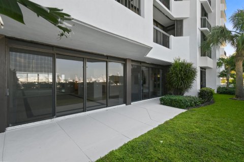 Condo in North Palm Beach, Florida, 2 bedrooms  № 2153722 - photo 14