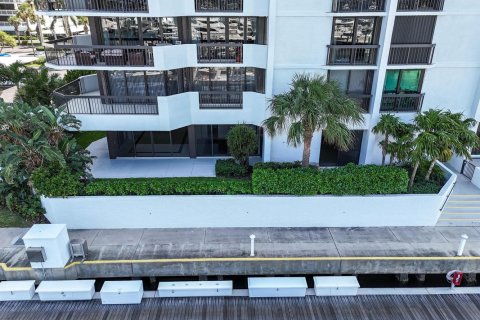 Condo in North Palm Beach, Florida, 2 bedrooms  № 2153722 - photo 16