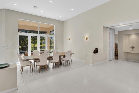 Снять в аренду виллу или дом в Уэстон, Флорида 5 спален, 358.32м2, № 2031103 - фото 12