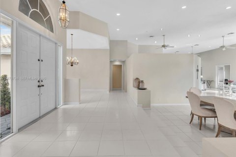 Снять в аренду виллу или дом в Уэстон, Флорида 5 спален, 358.32м2, № 2031103 - фото 24