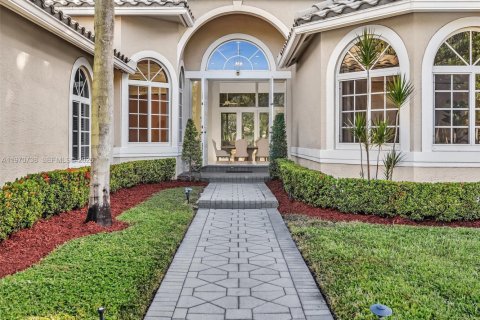 Снять в аренду виллу или дом в Уэстон, Флорида 5 спален, 358.32м2, № 2031103 - фото 8