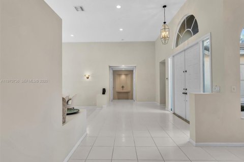 Снять в аренду виллу или дом в Уэстон, Флорида 5 спален, 358.32м2, № 2031103 - фото 27