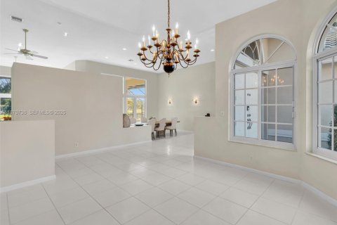 Снять в аренду виллу или дом в Уэстон, Флорида 5 спален, 358.32м2, № 2031103 - фото 26