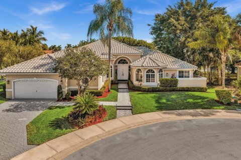 Снять в аренду виллу или дом в Уэстон, Флорида 5 спален, 358.32м2, № 2031103 - фото 2