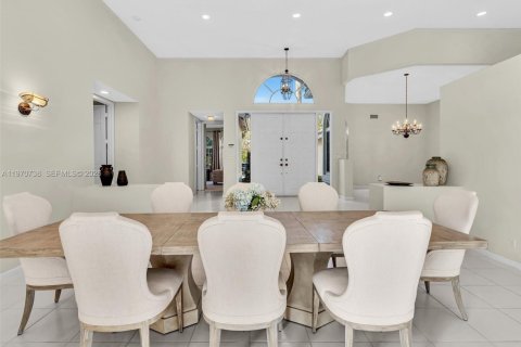 Снять в аренду виллу или дом в Уэстон, Флорида 5 спален, 358.32м2, № 2031103 - фото 16