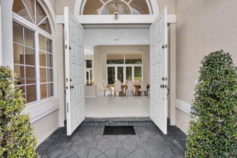 Снять в аренду виллу или дом в Уэстон, Флорида 5 спален, 358.32м2, № 2031103 - фото 9