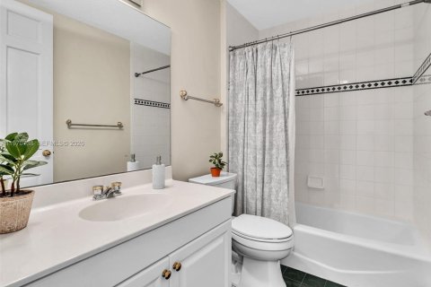 Снять в аренду виллу или дом в Уэстон, Флорида 5 спален, 358.32м2, № 2031103 - фото 20