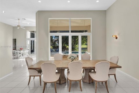 Снять в аренду виллу или дом в Уэстон, Флорида 5 спален, 358.32м2, № 2031103 - фото 13