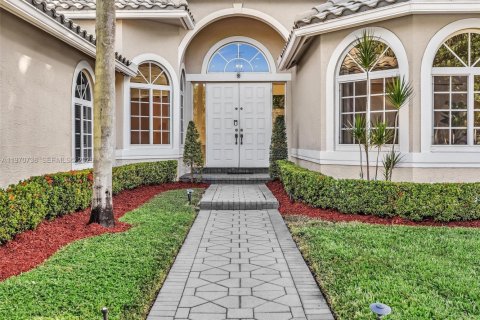 Снять в аренду виллу или дом в Уэстон, Флорида 5 спален, 358.32м2, № 2031103 - фото 7