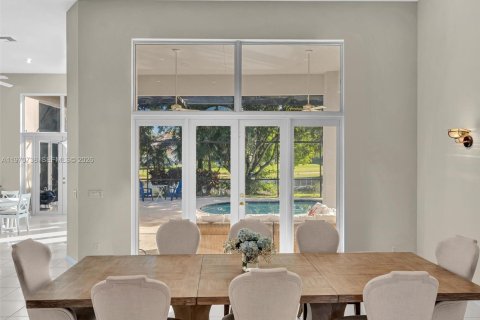 Снять в аренду виллу или дом в Уэстон, Флорида 5 спален, 358.32м2, № 2031103 - фото 14