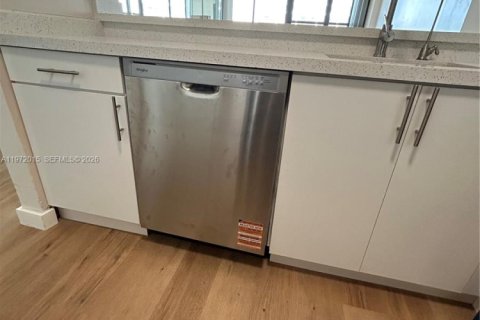 Condo in Miami, Florida, 1 bedroom  № 2035936 - photo 4