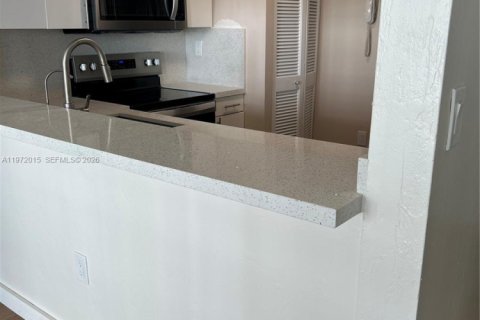 Condo in Miami, Florida, 1 bedroom  № 2035936 - photo 5