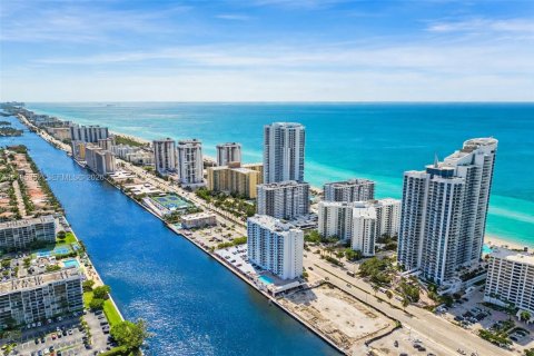 Condo in Hollywood, Florida, 5 bedrooms  № 2429760 - photo 3