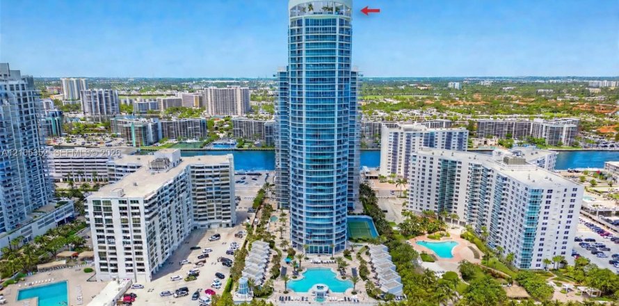 Condo in Hollywood, Florida, 5 bedrooms  № 2429760
