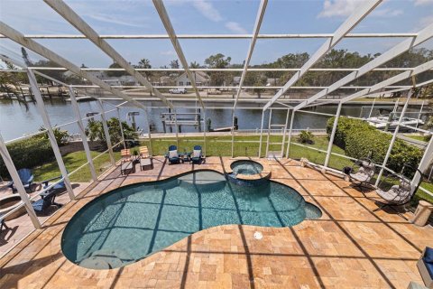 House in Saint Petersburg, Florida 3 bedrooms, 312.71 sq.m. № 2344911 - photo 3
