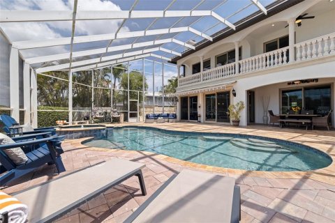 House in Saint Petersburg, Florida 3 bedrooms, 312.71 sq.m. № 2344911 - photo 2