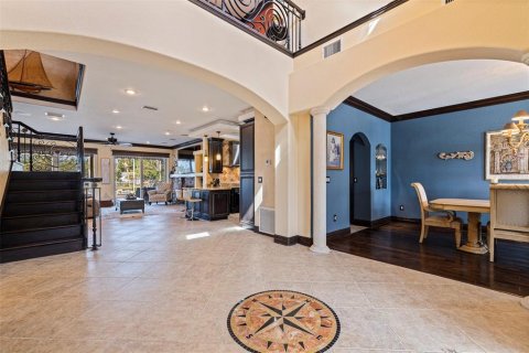 House in Saint Petersburg, Florida 3 bedrooms, 312.71 sq.m. № 2344911 - photo 8