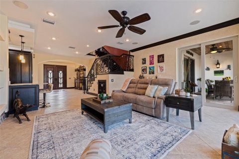 House in Saint Petersburg, Florida 3 bedrooms, 312.71 sq.m. № 2344911 - photo 18