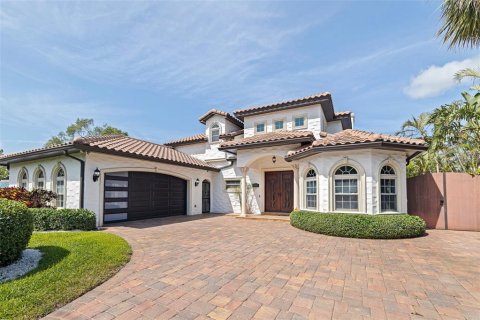 House in Saint Petersburg, Florida 3 bedrooms, 312.71 sq.m. № 2344911
