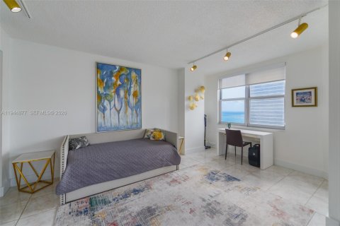 Condominio en alquiler en Hallandale Beach, Florida, 3 dormitorios, 165.37 m2 № 2060145 - foto 19